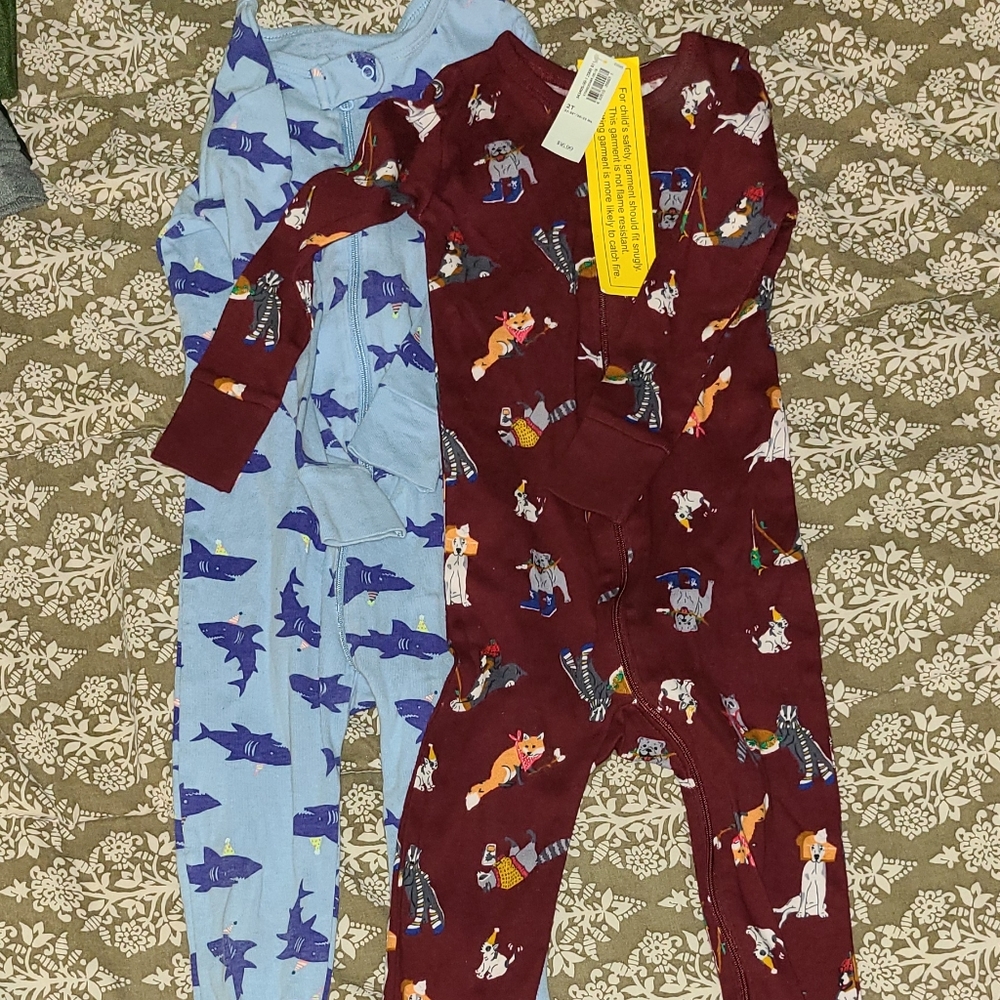 2 onesies.